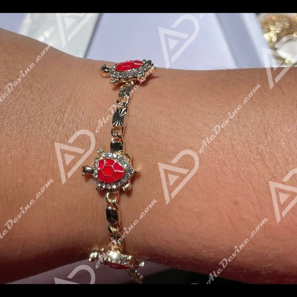 Red Turtle Bracelet (gold plated) - Picture 7 of 8
